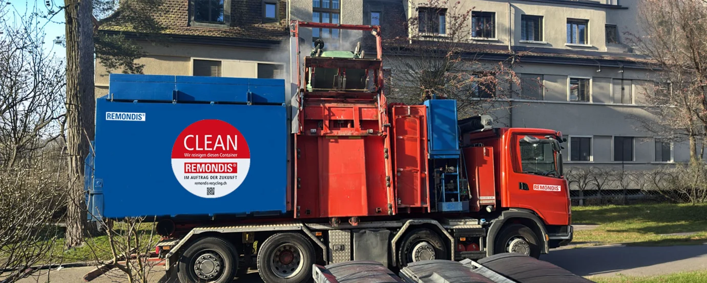 Fahrzeug bei der Containerreinigung Schweiz