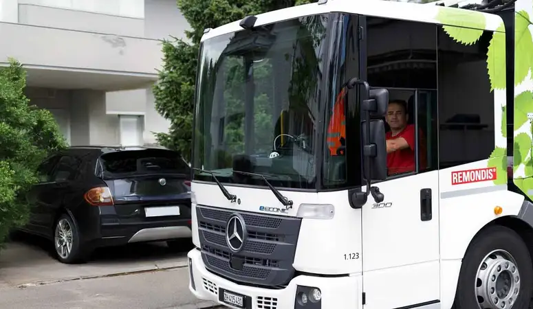 Mitarbeiter im Lkw in Zürich